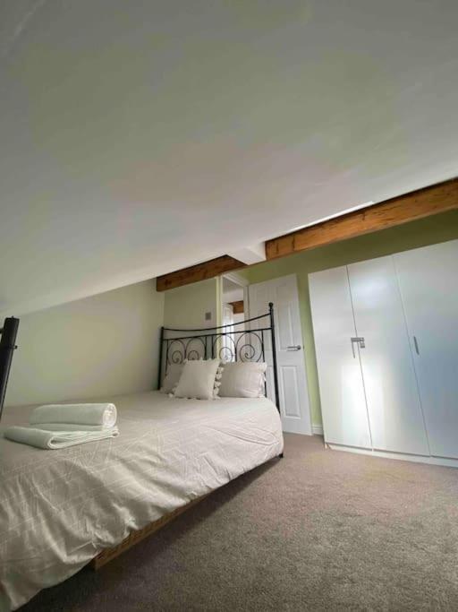 스톡포트 Contemporary Duplex - Private Patio & Parking 아파트 외부 사진