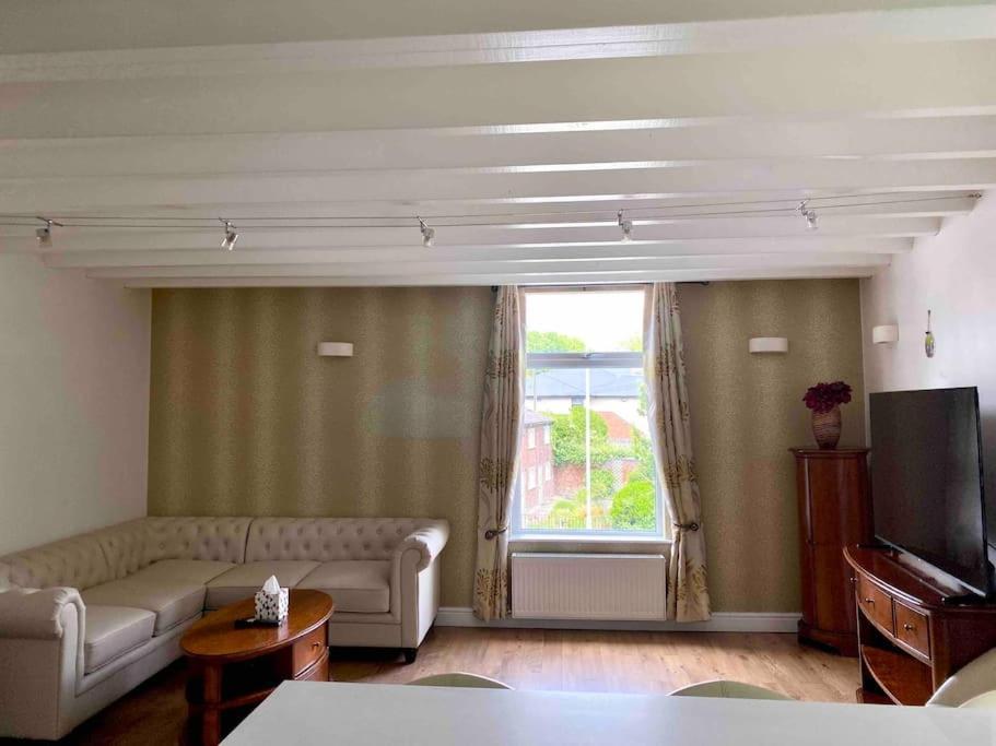 스톡포트 Contemporary Duplex - Private Patio & Parking 아파트 외부 사진